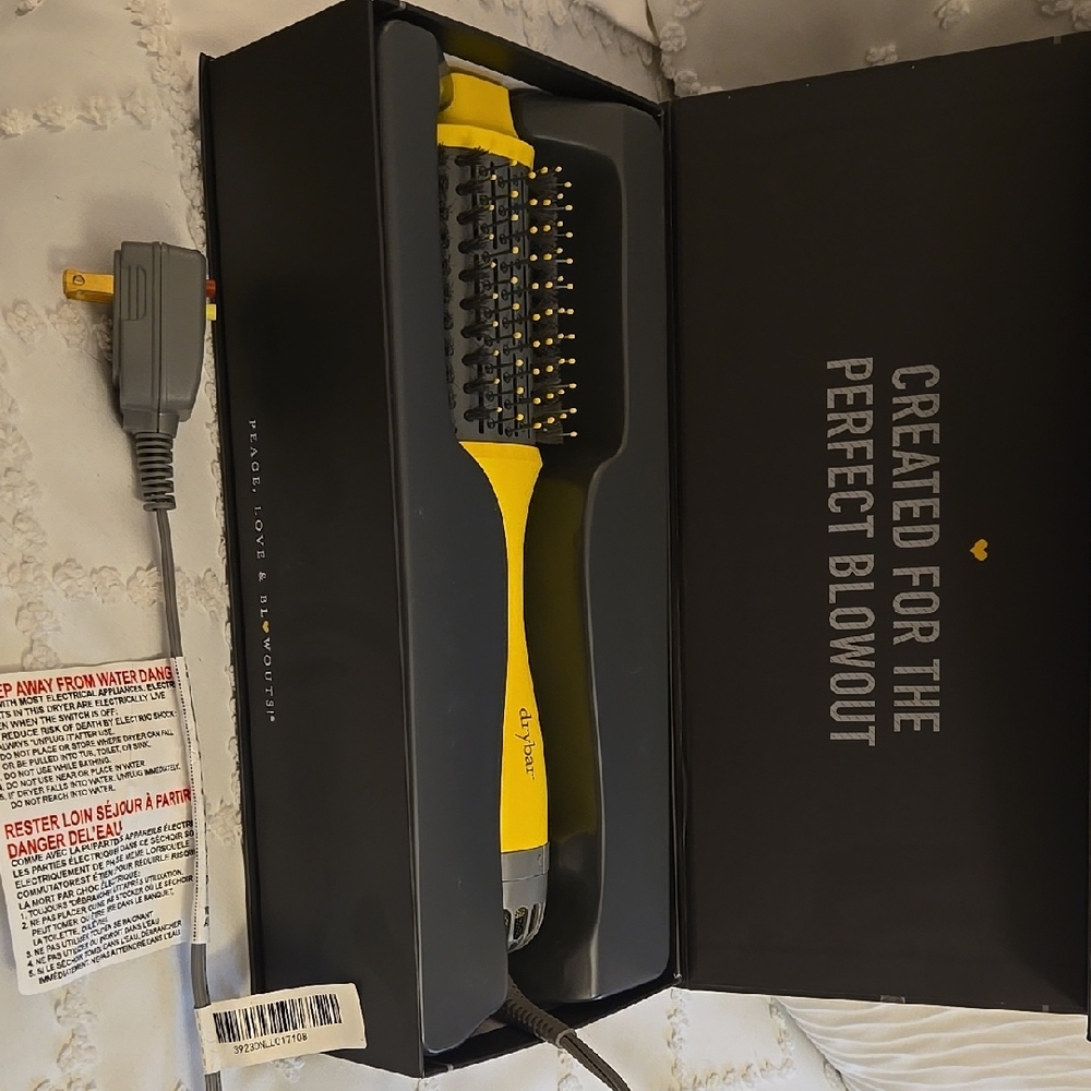 Drybar DOUBLE SHOT Yellow Hair Dryer Brush. EUC